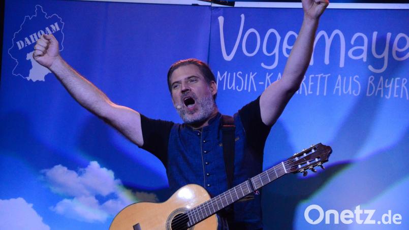 Thomas Vogelmayer präsentiert auf der &quot;Kulturbühne im Kulturbahnhof Parapluie&quot; sein neues Programm. Bild: Kunz