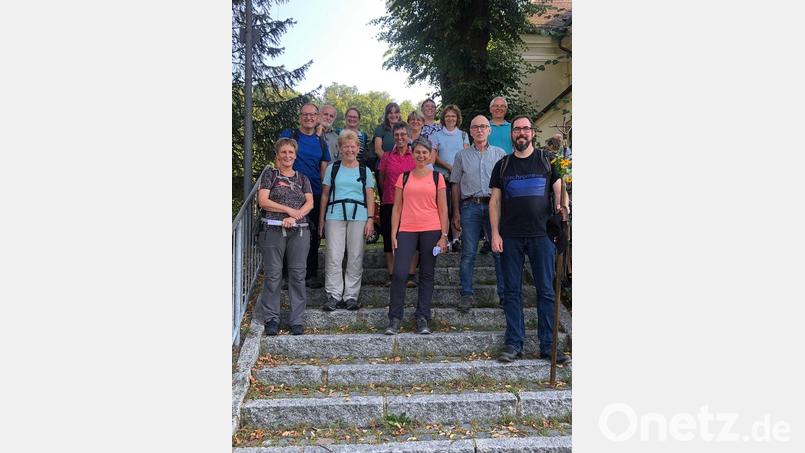 Bei herrlichem Spätsommerwetter machen sich die Pilger aus der Pfarrei Sankt Georg in Pressath auf zum Felixberg in Neustadt/WN. Schade, dass nur 14 Personen an der Fußwallfahrt teilnahmen. Bild: mng
