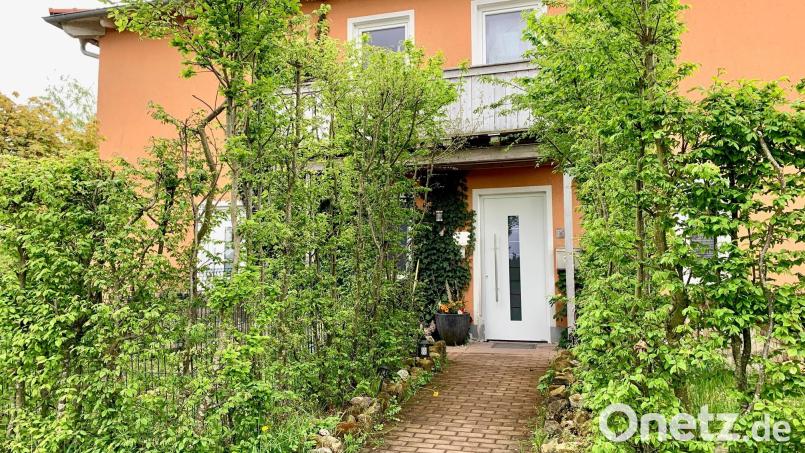 Blattgrün rankt im Eingangsbereich des Toskana-Hauses empor, hier hat der insolvente Pflegedienst Regenbogen in Kaltenbrunn seinen Firmensitz. Bild: Gabi Schönberger