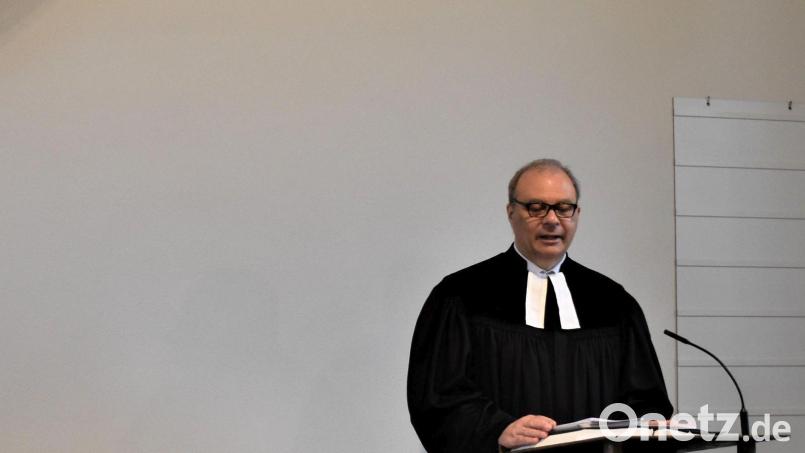 Dekan Thomas Guba bei der Predigt (hier in der Michaelskirche in Grafenwöhr). Parteipolitische Themen sind nicht nur für ihn tabu. Archivbild: rgr