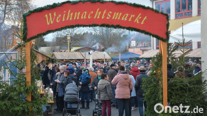 Einen Besucheransturm gab es bei der Premiere des 1. Pechbrunner Weihnachtsmarktes im vergangenen Jahr. Die Veranstalter wollen heuer an den Erfolg anknüpfen. Archivbild: jr