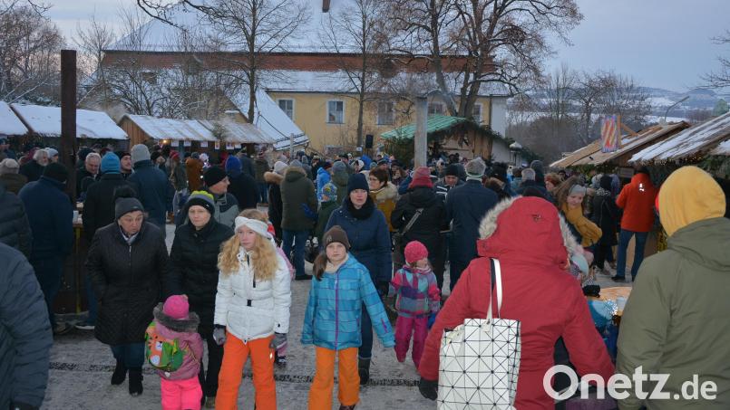 Besuchermassen wie beim 6. Leonberger Weihnachtsmarkt im Vorjahr wird es heuer nicht im Dorf geben: Die Veranstaltung fällt aus. Archivbild: jr