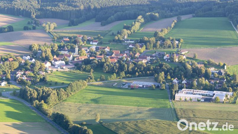 Im rund 300 Einwohner zählenden Hohenthan sind seit Anfang August 25 Asylbewerber untergebracht. Bürgermeister und Landratsamt erklären die Situation. Bild: mür