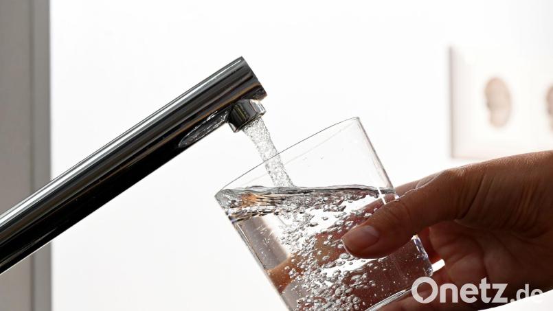 Die Gemeinde Stulln hat den Wasserpreis erhöht: Künftig kostet der Kubikmeter Wasser 1,42 Euro anstatt 60 Cent. Bild: Bernd Weißbrod/dpa