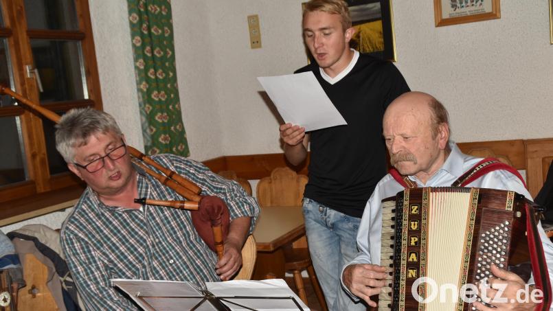 Mit böhmischer Musik begeisterten Herbert Schmid (links), Steve Ströhle (Mitte) und Peter Heidler. Bild: hcz