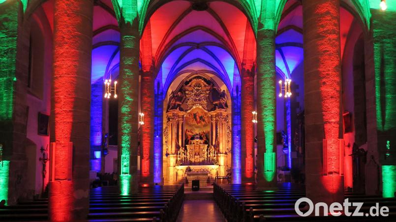Die Stadtpfarrkirche in Kemnath wird in diesem Jahr 575 Jahre alt. Aus diesem Grund lädt die Pfarrei zur Nacht der offenen Kirche ein. Dabei soll die Kirche, ähnlich wie beim Candle-Light-Shopping, illuminiert werden. Bild: Rainer Sollfrank/exb