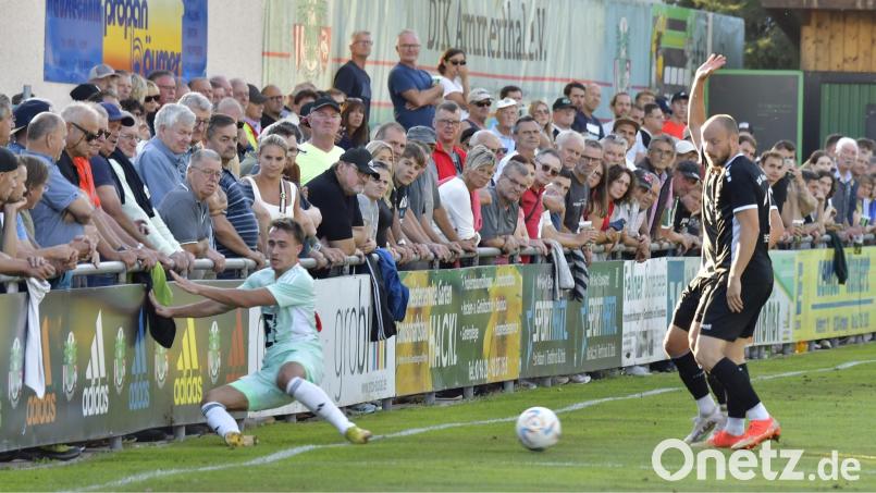 Derbystimmung in Ammerthal vor prächtiger Kulisse: Einsatz und Kampf waren Trumpf im Bayernliga-Nachbarduell. Bild: Hubert Ziegler