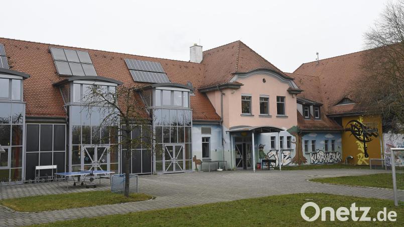 Im Jugendzentrum Altes Klärwerk in Amberg gibt es am Samstag, 23. September, einen Kleidertausch-Aktionstag. Bild: Petra Hartl