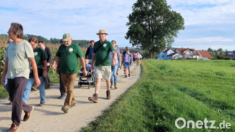 Über 3000 Teilnehmer waren beim 37. Bierwandertag in Friedenfels dabei. Die Strecke kam gut an. Bild: bsc