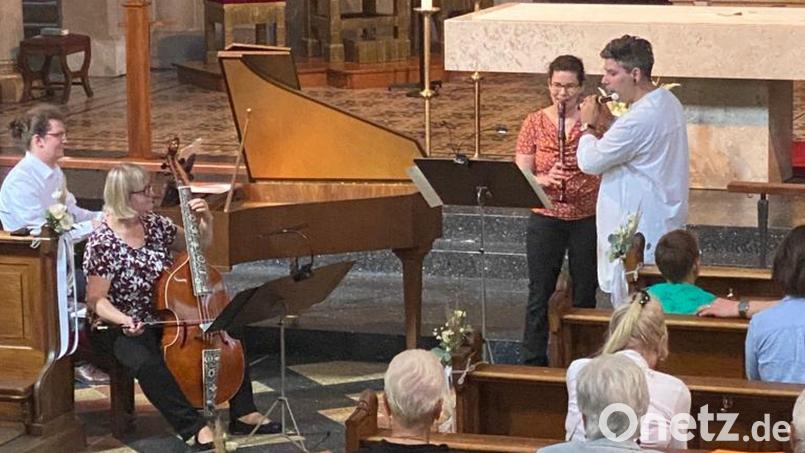 Ein grenzüberschreitende Ensemble aus Tomas Johaniciv (Traversflöte), Gisela Baur-Pajak (Blockflöte), Jana legt (Viola da Gamba) und Valerij Bukreev (Cembalo) spielt beim "Punkt 12"-Konzert in St. Josef. Bild: Lore Eckert/exb