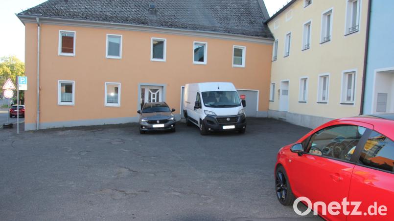 Auf dem Parkplatz am Unnaplatz soll ein Behindertenparkplatz entstehen, weil dort in der Nähe ein Orthopädiegeschäft eröffnet wird. Bild: kro