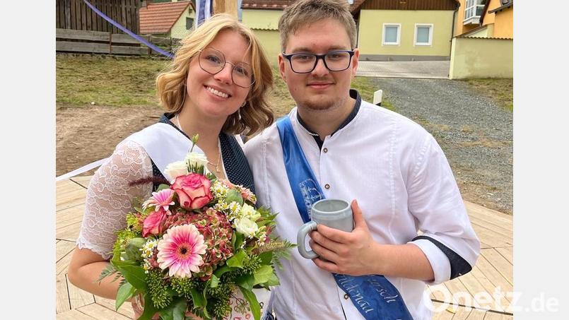Für Raffaela Stoppe und Timo Stoll, dem Oberkirwapaar 2022, geht die Regentschaft am Wochenende zu Ende. Am Kirwasonntag wird ein neues Oberkirwapaar gekürt werden. Bild: hme