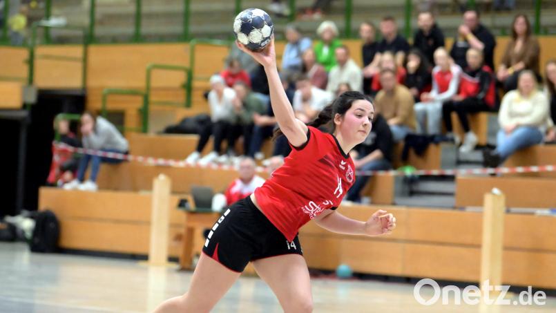Paula Eckert vom HC Sulzbach im Spiel gegen die SG Helmbrechts/Münchberg. Archivbild: Hubert Ziegler