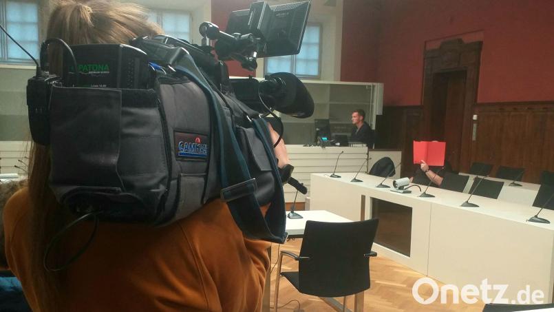 Vor der 1. Strafkammer des Landgerichts in Amberg musste sich ein 46-Jähriger aus dem Landkreis Amberg-Sulzbach verantworten. Die Vorwürfe unter anderem: schwerer sexueller Missbrauch von Kindern und Besitz kinderpornografischer Schriften. Bild: Kosarew