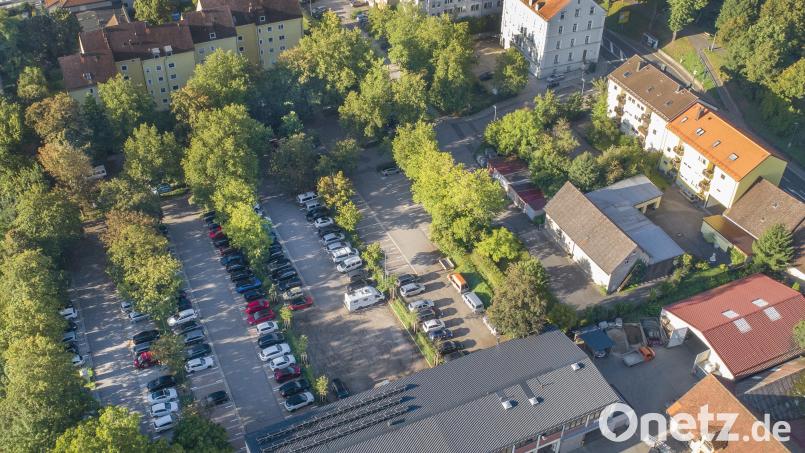 Es herrscht enormer Parkdruck in der Sulzbacher Altstadt. Mit einem Parkdeck auf dem Großparkplatz an der Bayreuther Straße sehen die Stadträte einen Lösungsansatz für diese Problematik. Bild: Thilo Hierstetter