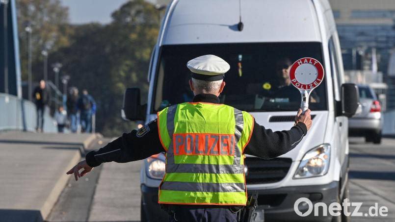 Ob Grenzkontrollen wieder eingeführt werden sollten, darüber haben die Kandidaten für die Landtagswahl im Stimmkreis Schwandorf verschiedene Meinungen. Symbolbild: Patrick Pleul/dpa-Zentralbild/ZB