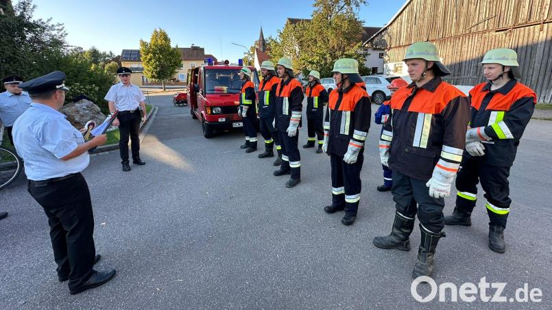 Viel Lob gibt es für die Löschgruppe der Feuerwehr Lohma für das erfolgreiche Ablegen der Leistungsprüfung. Bild: bey