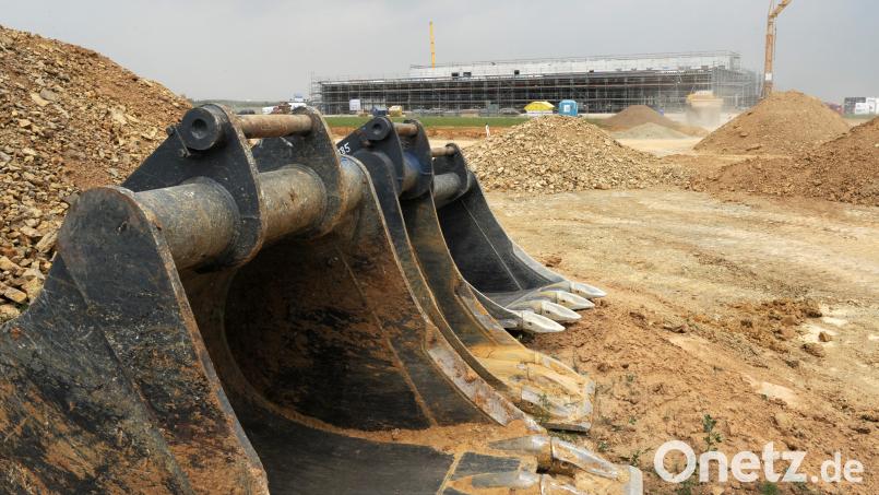 Diebe stahlen mehrere Baggerschaufeln von einer Baustelle in Bamberg. Symbolbild: Uwe Zucchi /dpa