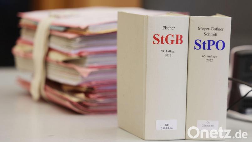 Haarscharf am Gefängnis vorbei führte die Berufungsverhandlung einen 52-jährigen Mann aus dem Landkreis Tirschenreuth. Symbolbild: David Young/dpa