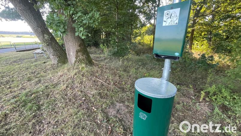 Eine der drei neuen Hundekotstationen befindet sich zwischen Mühlhof und Weha (Bild). Sie und die auch die Hundehalter selbst sollen zu mehr Sauberkeit beitragen. Bild: Gemeinde Kastl/exb