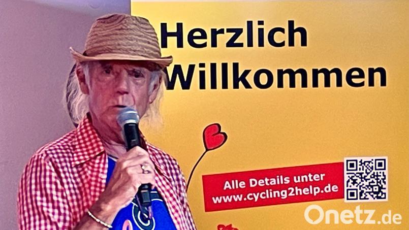 Klaus Karl-Kraus bei seinem Auftritt in der Kulturscheune Elbart. Bild: Gerhard Krones