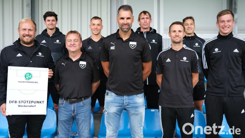 Das Team am neuen DFB-Stützpunkt Wackersdorf (von links): Johannes Ederer, Oliver Eckl, Adam Stefan, David Franke, Markus Ellert, Florian Tausendpfund, Christian Most, Manuel Zäch und Michael Herrmann. Bild: Hirsch