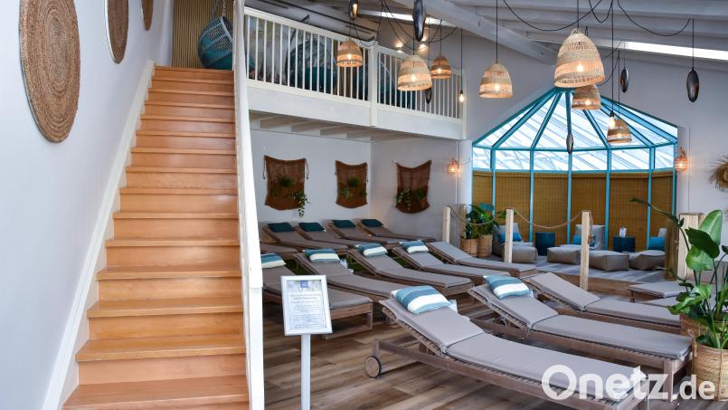 Im Ruheraum der Altstadtblick-Sauna sollen sich die Gäste wohlfühlen. Der Bereich war seit Corona geschlossen und wurde jetzt komplett renoviert. Am Samstag, 23. September, öffnet das Kurfürstenbad und die Saunalandschaft. Bild: Stephan Huber