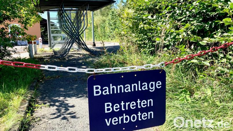Der Etzenrichter Bahnsteig und das Areal ringsum sind gesperrt. Das bleibt auch so, sagt die Bayerische Eisenbahngesellschaft. Dem Bürgermeister und den Gemeinderäten gefällt das gar nicht. Bild: Gabi Schönberger
