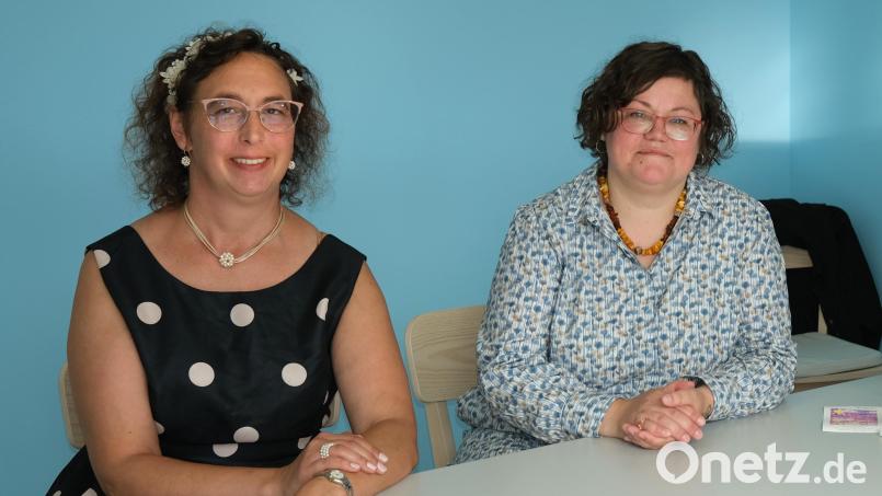 Im Schwandorfer EUTB-Büro beraten Anna Goldberg (rechts) und Yvonne Buonocore (links) Menschen mit Behinderung über die Möglichkeiten der Teilhabe. Bild: Hirsch