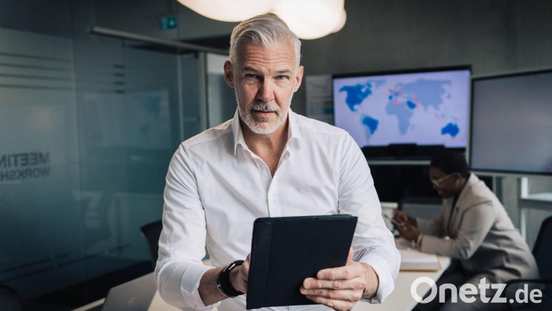 Intelligent, wortgewandt, selbstbewusst: Wann Menschen im Job charismatisch wirken, hängt immer auch vom Auge des Betrachters ab. Symbolbild: Zacharie Scheurer/dpa