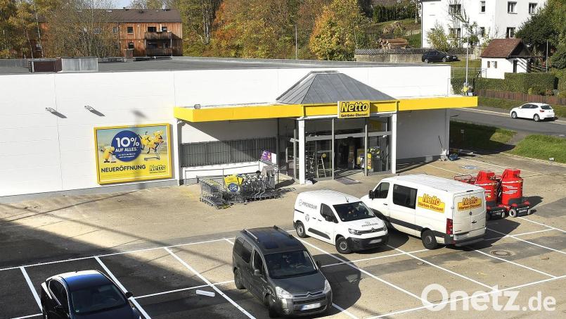 Einen Monat nach seiner Eröffnung wurde der Netto-Getränkemarkt an der Sulzbacher Straße in Rosenberg im Dezember 2022 das Ziel eines Raubüberfalls. Archivbild: Petra Hartl