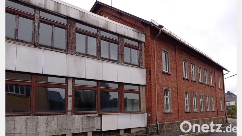 Die Ziegelfassade des Altbaus (rechts) soll erhalten werden. Der Neubau des früheren Rio-Gebäudes würde natürlich eine optische Aufwertung erfahren, erklärten die Planer in der Stadtratssitzung. Bild: fpoz
