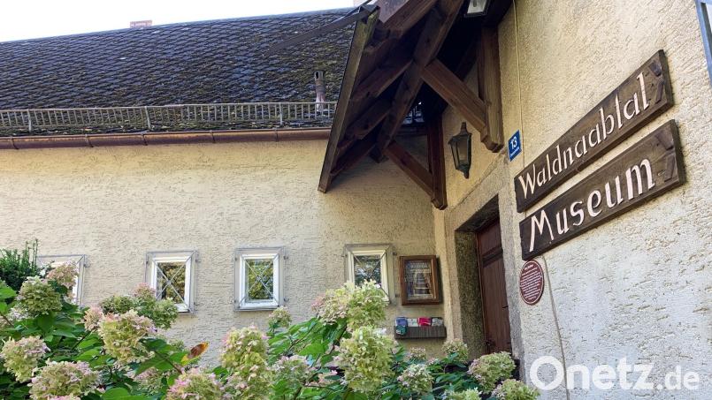 Der Eingang zum Waldnaabtalmuseum in der Burg Neuhaus. Das Gebäude ist geschichtsträchtig, die Exponate im Inneren sind es ebenfalls. Bild: Gabi Schönberger