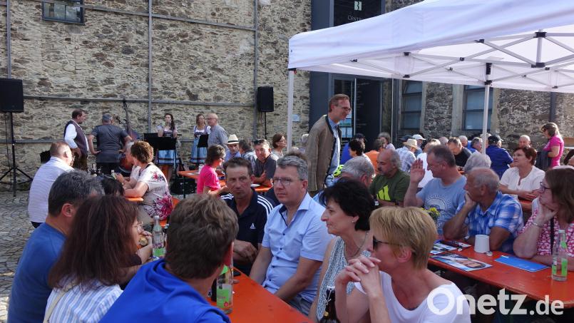 Viele Besucher beim Sommerfest. Bild: Scharnagl/exb