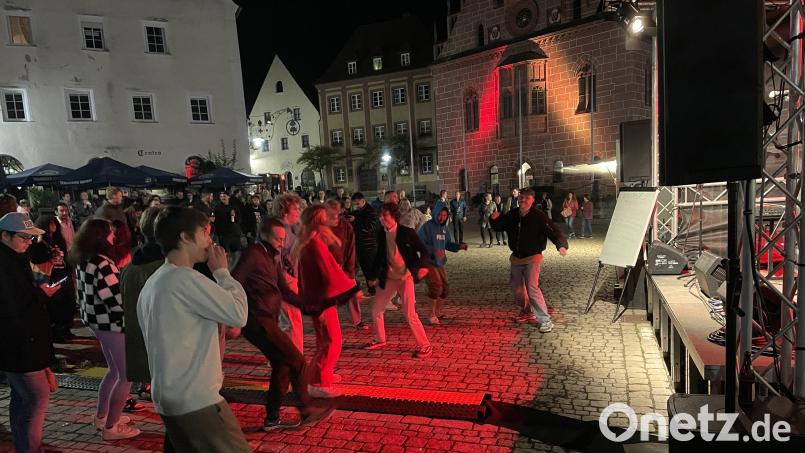 Stimmung vor der Rathausbühne: Hip-Hop zieht immer. Bild: ge