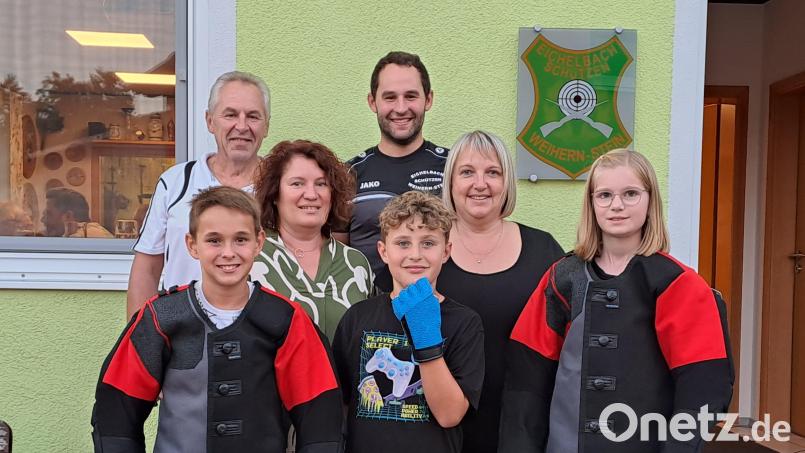Der katholische Frauenkreis Weihern-Stein unterstützt die gute Jugendarbeit mit neuer Schiessausrüstung. Bild: Schlosser/exb