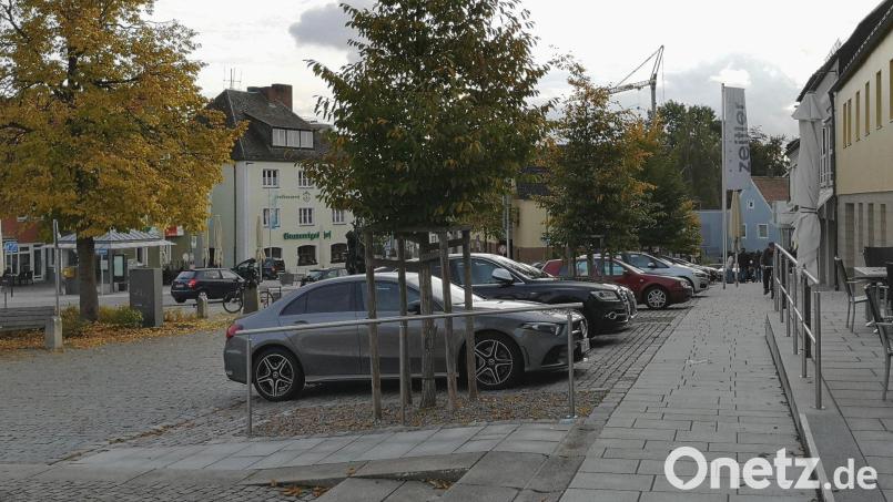 Der Markt in Mitterteich ist ein klassisches Einsatzgebiet der Verkehrsüberwachung. Aber auch in allen anderen Stadtgebieten können die Mitarbeiter des Zweckverbands Parkverstöße ahnden. Archivbild: lnz