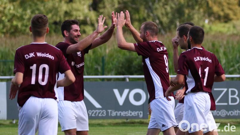 Ihren ersten Heimsieg der laufenden Saison feierte die DJK Weiden mit dem 2:1 gegen den SV Kulmain. Bild: Dieter Jäschke