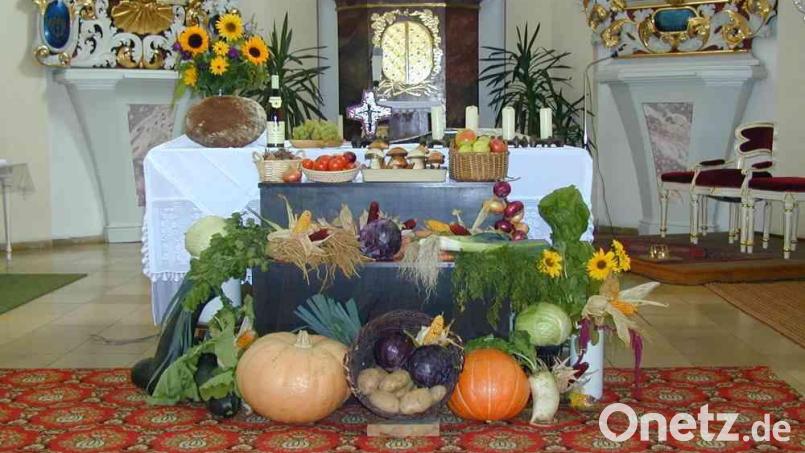Am Sonntag, 1. Oktober, wird der Altar in der Pfarrkirche Eslarn reichlich mit Garten- und Feldfrüchten, Blumen und Gemüse geschmückt sein. Archivbild: gz