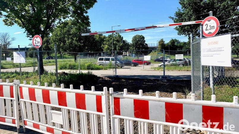 Der Pendlerparkplatz ist wieder in das Areal der Major-Radloff-Kaserne eingegliedert worden. Pendler müssen sich nun Alternativen suchen, um ihre Autos tagsüber abzustellen. Bild: Gabi Schönberger