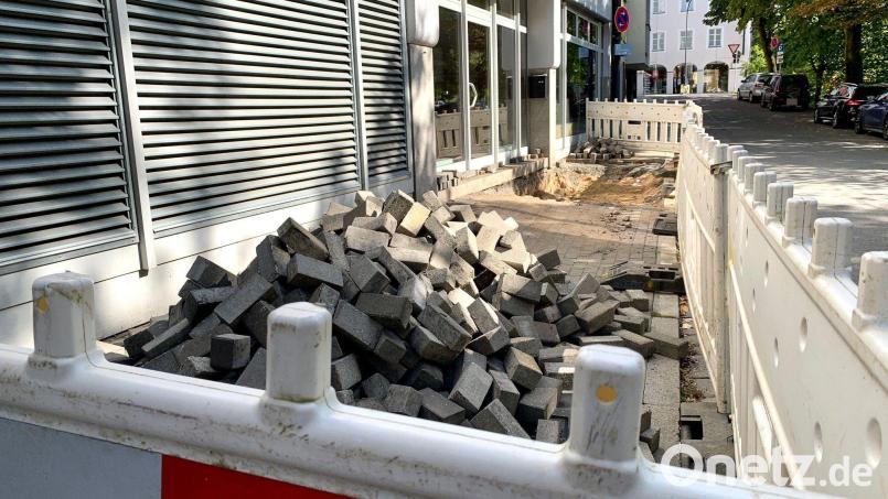 Die Straße &quot;Am Parkplatz&quot; ist eine von insgesamt neun Baustellen, die ab 4. Oktober aufgrund des Tauschs zweier Stromversorgungsleitungen im Weidener Stadtgebiet beginnen. Bild: Gabi Schönberger