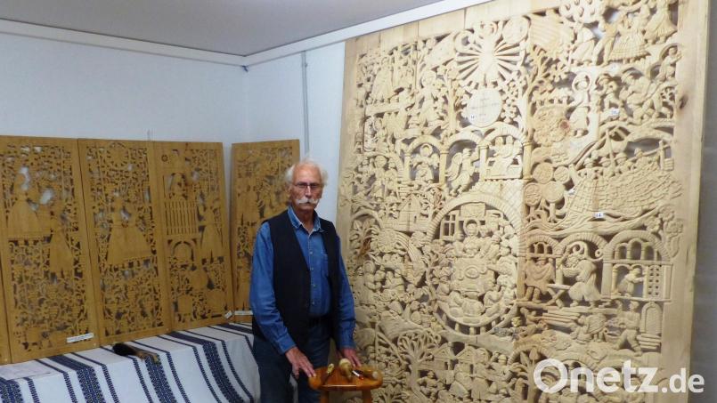 Die dritte und letzte Tafel des Altarbilds, die der ungarischen Künstler György Müller aus Kastl derzeit für ein Altarbild in einer ungarischen Kapelle in Paris schnitzt, nähert sich der Vollendung. Bild: jp