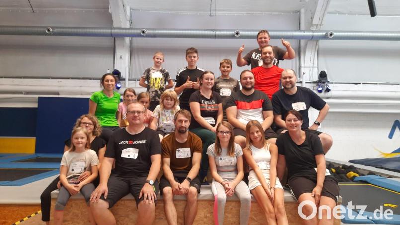 Die Aktion im Airtime-Trampolinpark macht allen Riesenspaß. Bild: Verena Stahl