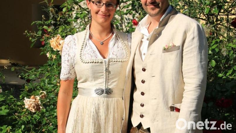 Judith Runge und Bernhard Meyer gaben im Rathaus Waldsassen einander das Ja-Wort. Bild: Michael Sperber/exb