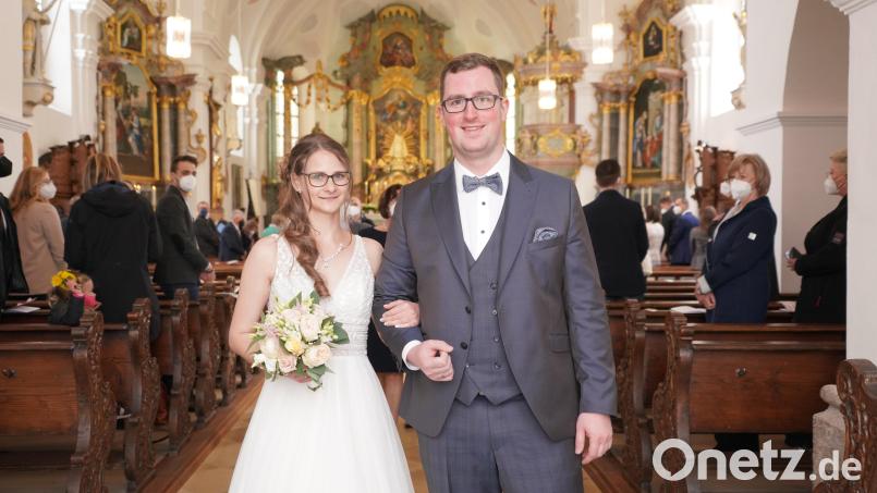 Angelika und Philipp Lukas trauen sich in der Fahrenbergkirche. Bild: fvo