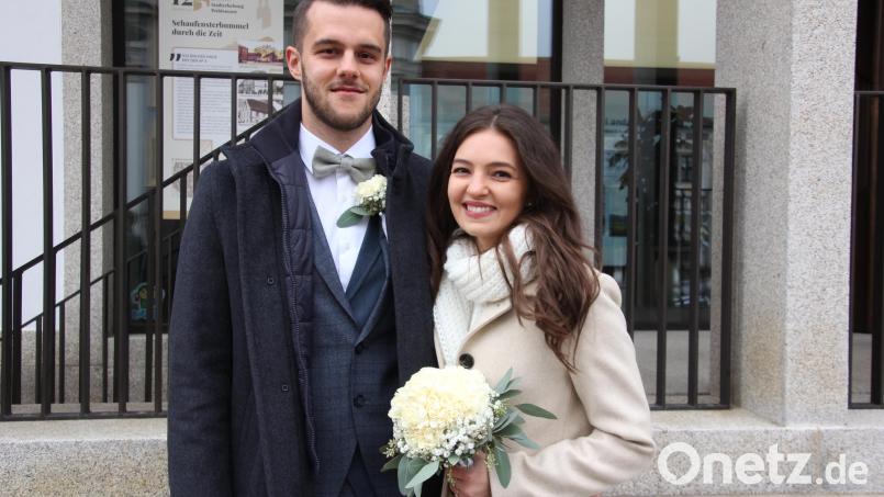 Cathrin Braun und Julian Fandler trauten sich am Starndesamt im Rathaus Waldsassen. Bild: kro