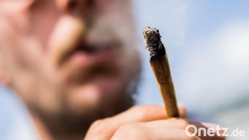 Ein 48-Jähriger hatte in Mitterteich zwei Joints bei sich. Symbolbild: Christoph Soeder/dpa