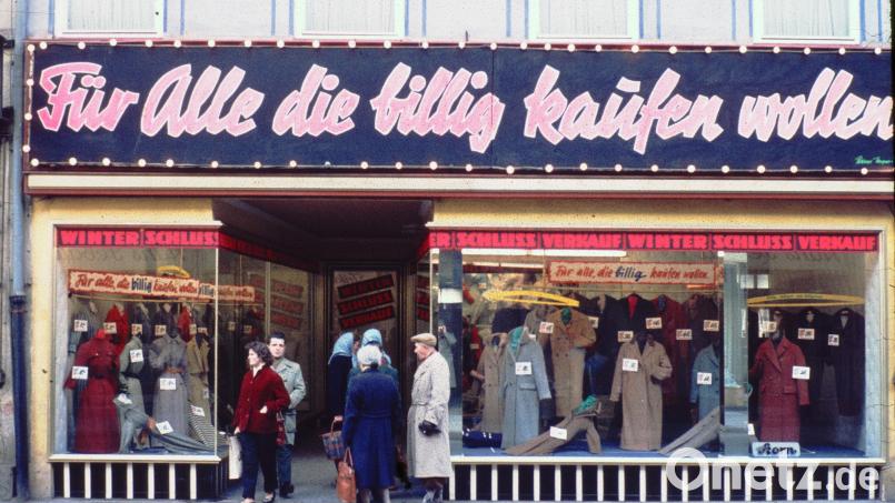 Moden Korn war 1958 in der Max-Reger-Straße 8 eine Anlaufstelle für Bekleidung für Frauen. Bild: Privatarchiv Hladik/Schober; Gabi Schönberger