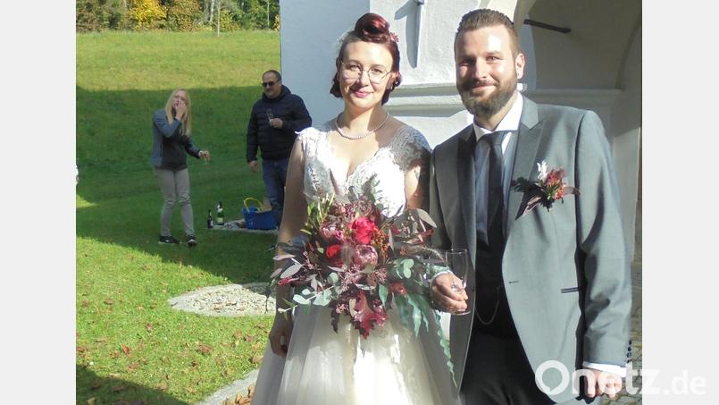 Maria und Benedikt Uhlemann gaben sich am Samstag in der Wallfahrtskirche St. Jodok das Ja-Wort. Bild: rfi