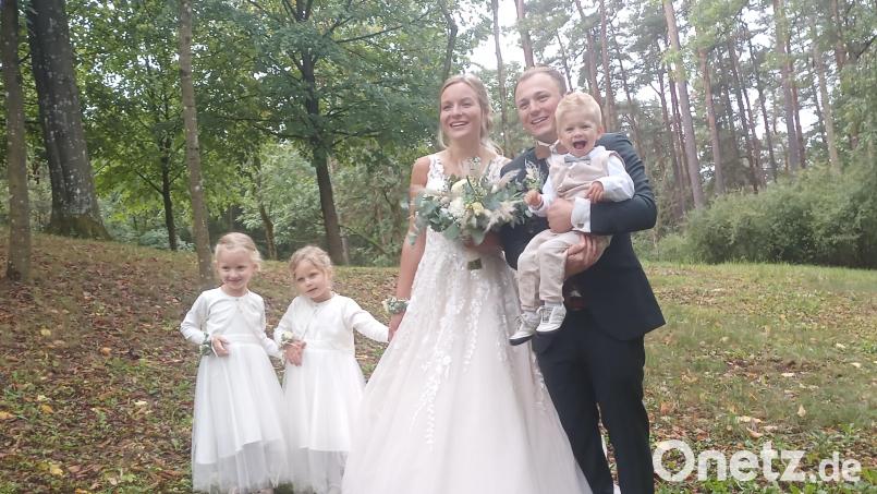Catrin und Lukas Lehner haben sich auf dem Pinzigberg bei Auerbach das Ja-Wort gegeben. Bild: jma
